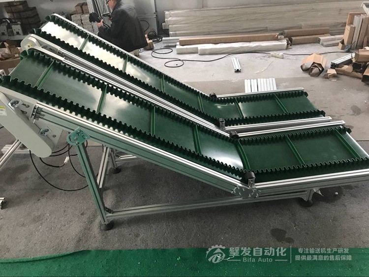 裙邊擋板低端平臺爬坡輸送線 裙邊擋板低端平臺爬坡輸送線