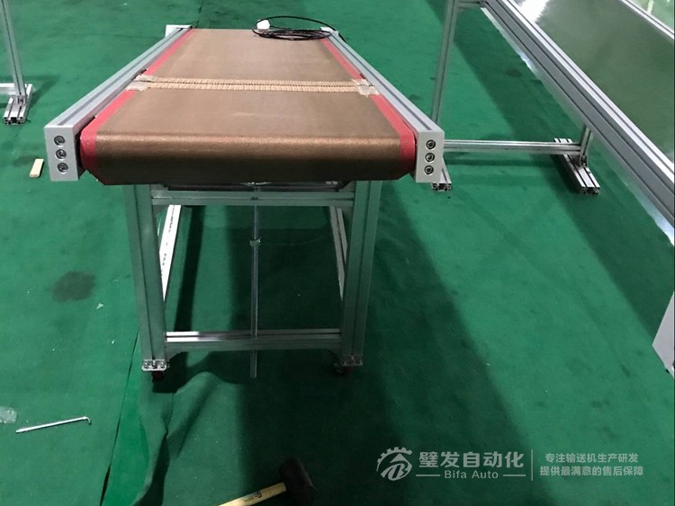 特佛龍網(wǎng)帶爬坡輸送機