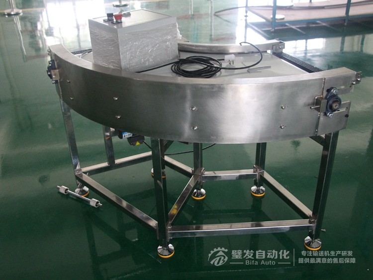 整機(jī)不銹鋼白色食品級(jí)皮帶90度轉(zhuǎn)彎?rùn)C(jī) 整機(jī)不銹鋼白色食品級(jí)皮帶90度轉(zhuǎn)彎?rùn)C(jī)