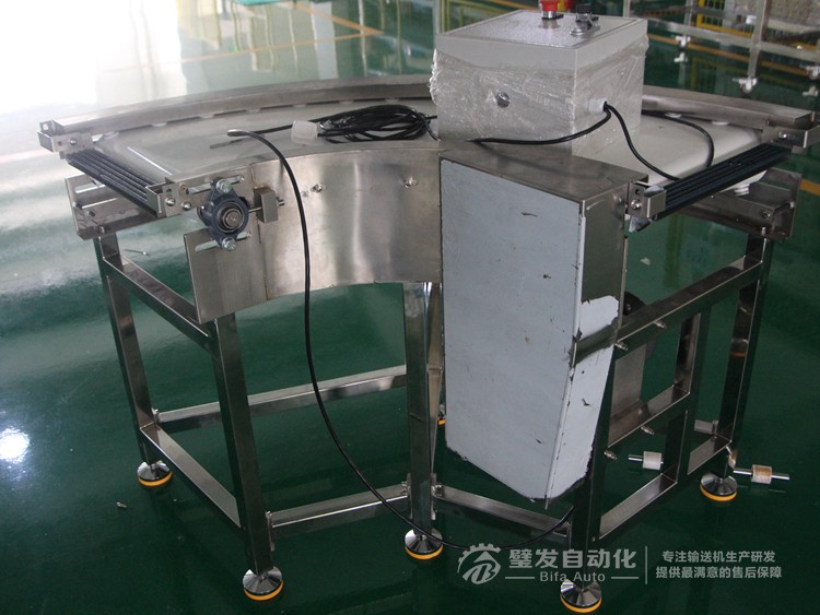 整機(jī)不銹鋼白色食品級(jí)皮帶90度轉(zhuǎn)彎?rùn)C(jī) 整機(jī)不銹鋼白色食品級(jí)皮帶90度轉(zhuǎn)彎?rùn)C(jī)