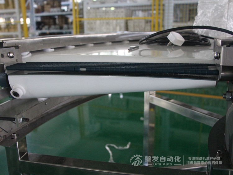 整機(jī)不銹鋼白色食品級(jí)皮帶90度轉(zhuǎn)彎?rùn)C(jī) 整機(jī)不銹鋼白色食品級(jí)皮帶90度轉(zhuǎn)彎?rùn)C(jī)