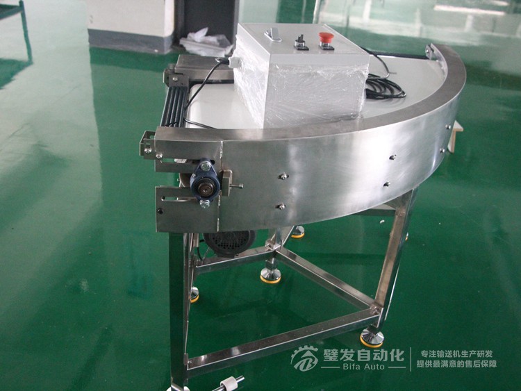 整機(jī)不銹鋼白色食品級(jí)皮帶90度轉(zhuǎn)彎?rùn)C(jī) 整機(jī)不銹鋼白色食品級(jí)皮帶90度轉(zhuǎn)彎?rùn)C(jī)